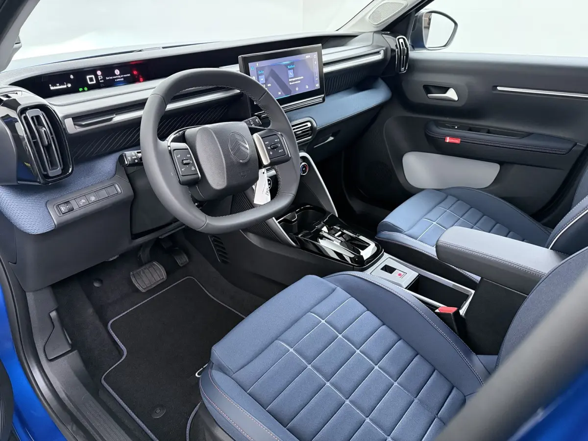 Turbo 100 COLLECTION | Apple Carplay / Android Auto | Cruise Control | Lane Assist | Verkeersborden Herkenning | | 17" lichtmetalen velgen 'Atacamite Black' met 205/50 R17 banden | Advanced 