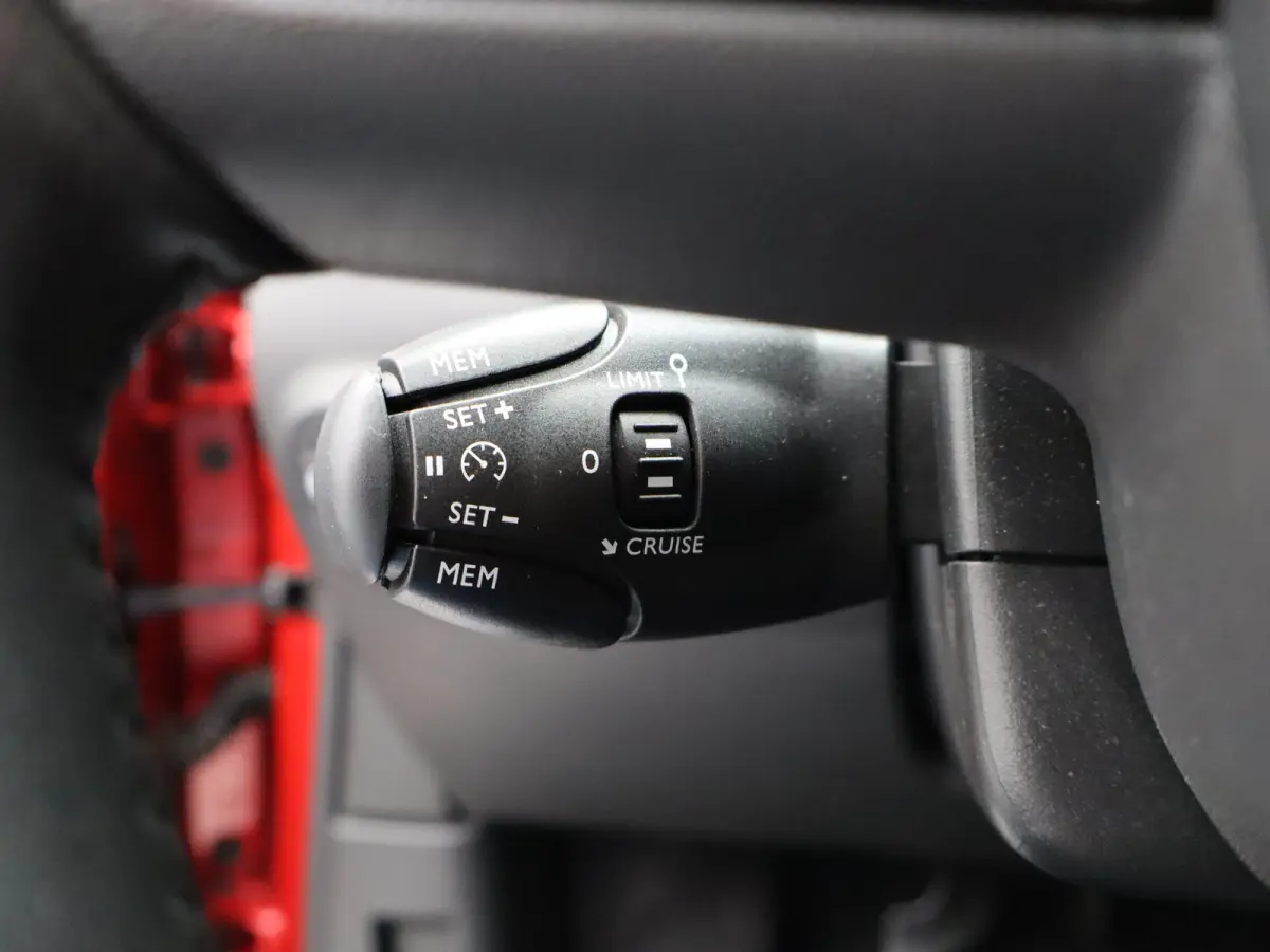 1.2 PureTech Shine | Carplay | Cruise | Camera | Parkeersensoren | Navi | Clima
