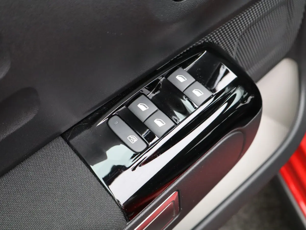 1.2 PureTech Shine | Carplay | Cruise | Camera | Parkeersensoren | Navi | Clima