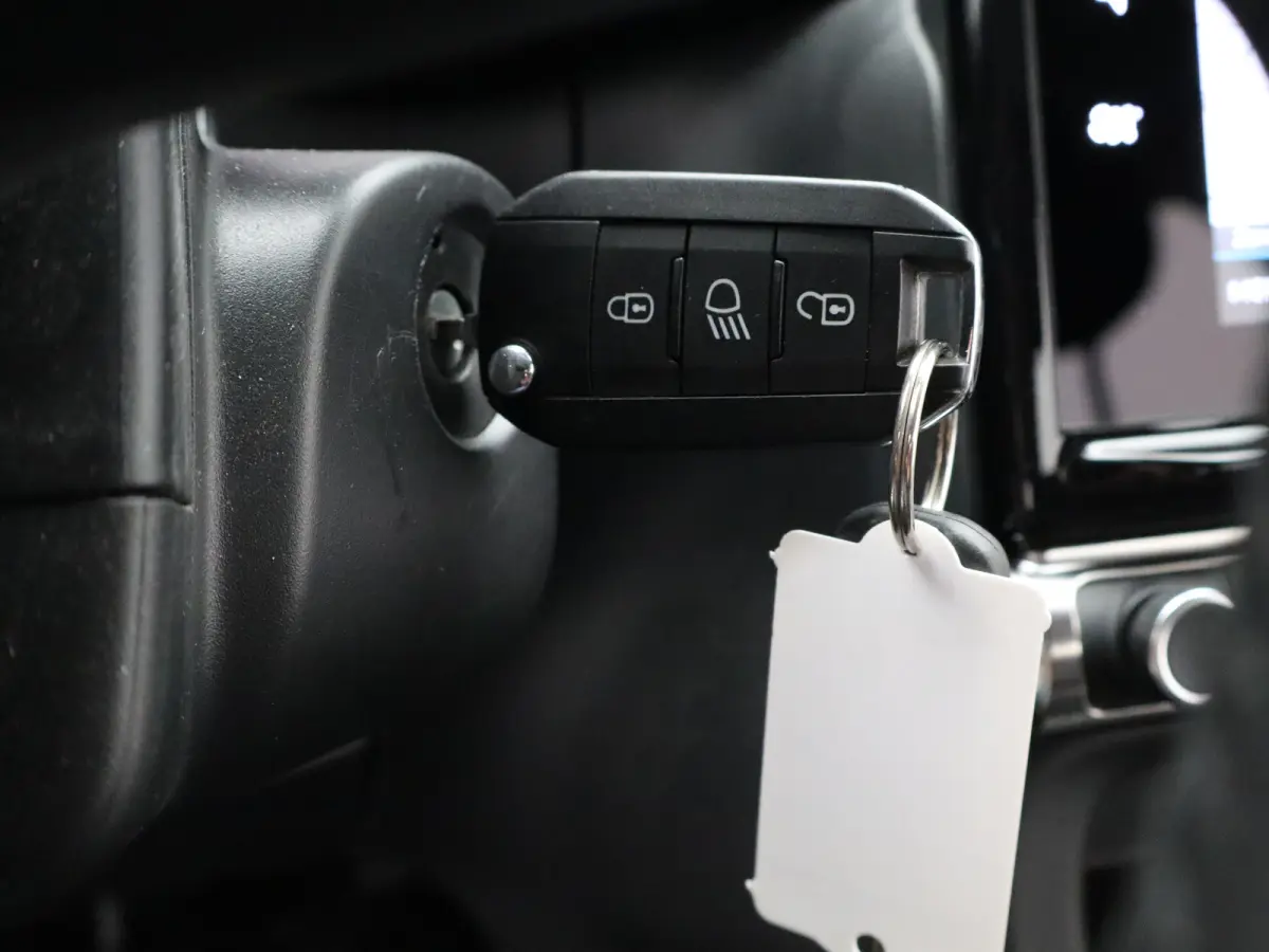 1.2 PureTech Shine | Carplay | Cruise | Camera | Parkeersensoren | Navi | Clima