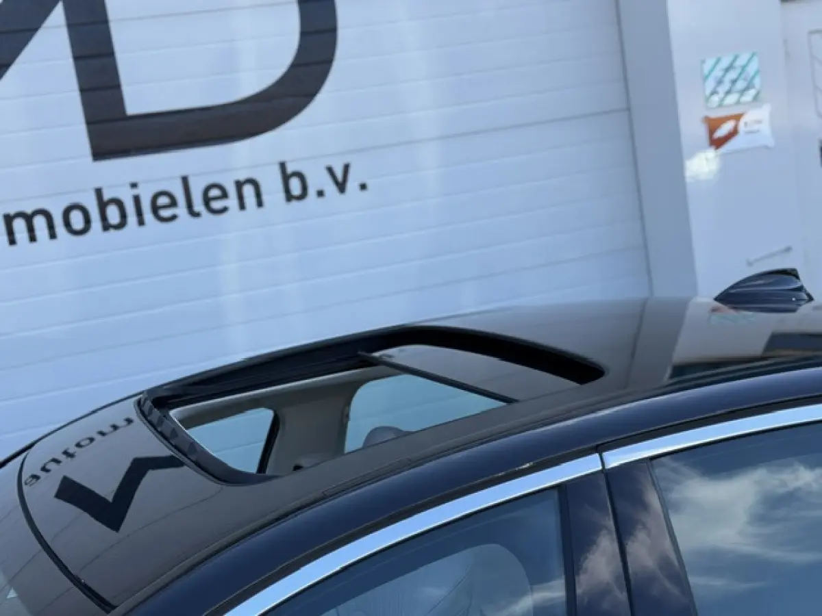 530i xDrive High Executive Luxury - Trekhaak-BTW -Schuifdak - 360 camera - Harman kardon - Sfeerverlichting