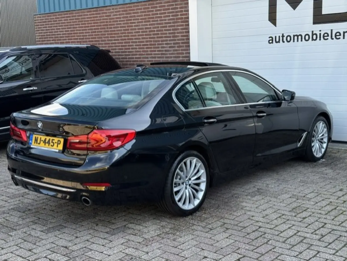 530i xDrive High Executive Luxury - Trekhaak-BTW -Schuifdak - 360 camera - Harman kardon - Sfeerverlichting