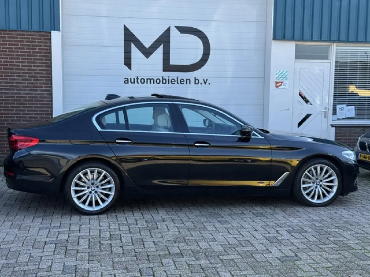 530i xDrive High Executive Luxury - Trekhaak-BTW -Schuifdak - 360 camera - Harman kardon - Sfeerverlichting