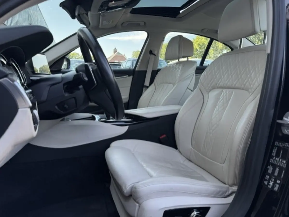 530i xDrive High Executive Luxury - Trekhaak-BTW -Schuifdak - 360 camera - Harman kardon - Sfeerverlichting
