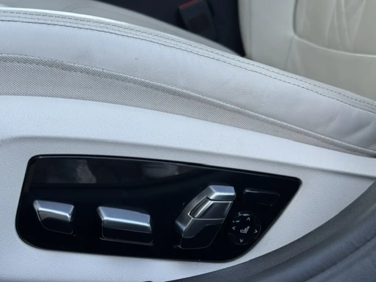 530i xDrive High Executive Luxury - Trekhaak-BTW -Schuifdak - 360 camera - Harman kardon - Sfeerverlichting