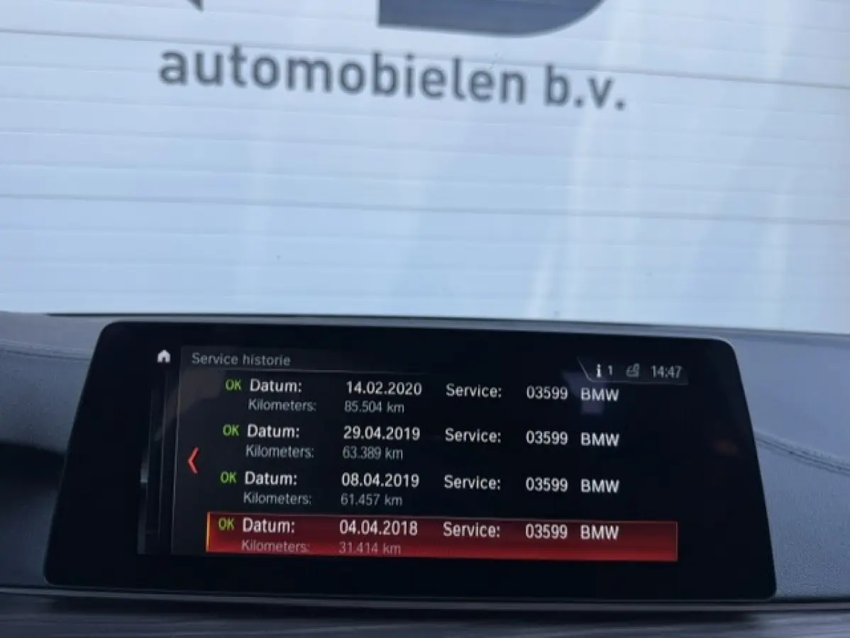 530i xDrive High Executive Luxury - Trekhaak-BTW -Schuifdak - 360 camera - Harman kardon - Sfeerverlichting