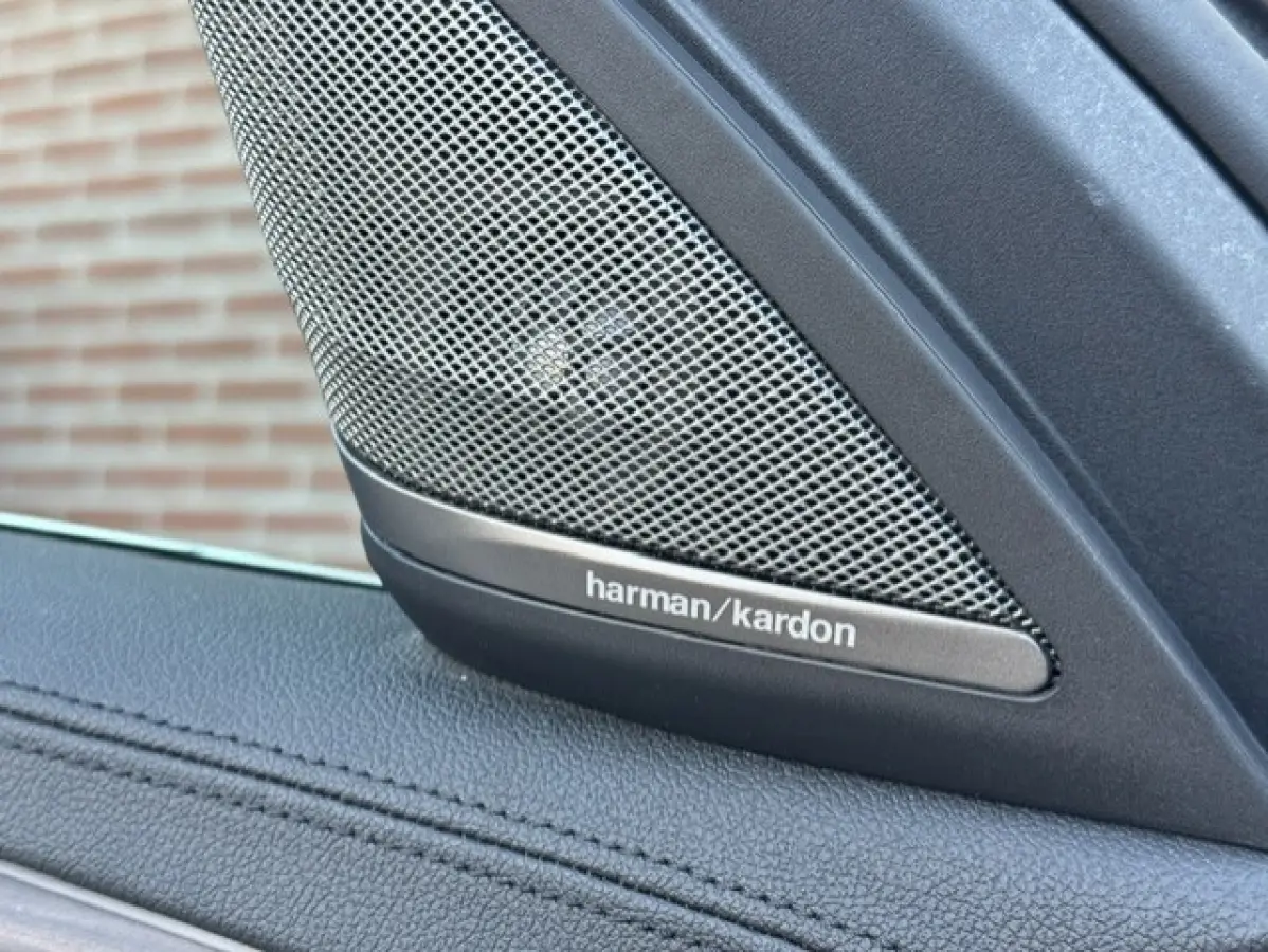 530i xDrive High Executive Luxury - Trekhaak-BTW -Schuifdak - 360 camera - Harman kardon - Sfeerverlichting