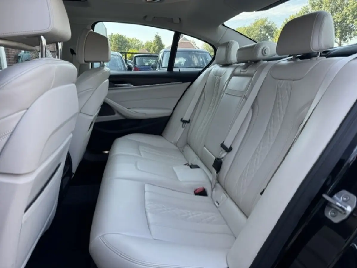 530i xDrive High Executive Luxury - Trekhaak-BTW -Schuifdak - 360 camera - Harman kardon - Sfeerverlichting