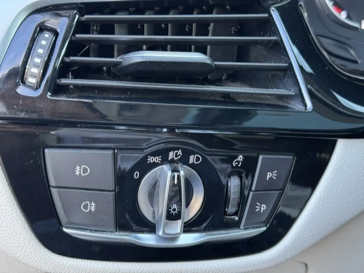 530i xDrive High Executive Luxury - Trekhaak-BTW -Schuifdak - 360 camera - Harman kardon - Sfeerverlichting