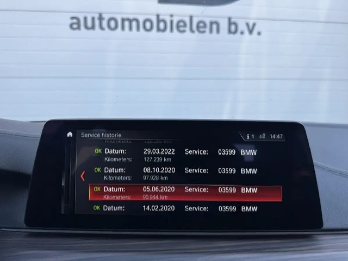 530i xDrive High Executive Luxury - Trekhaak-BTW -Schuifdak - 360 camera - Harman kardon - Sfeerverlichting