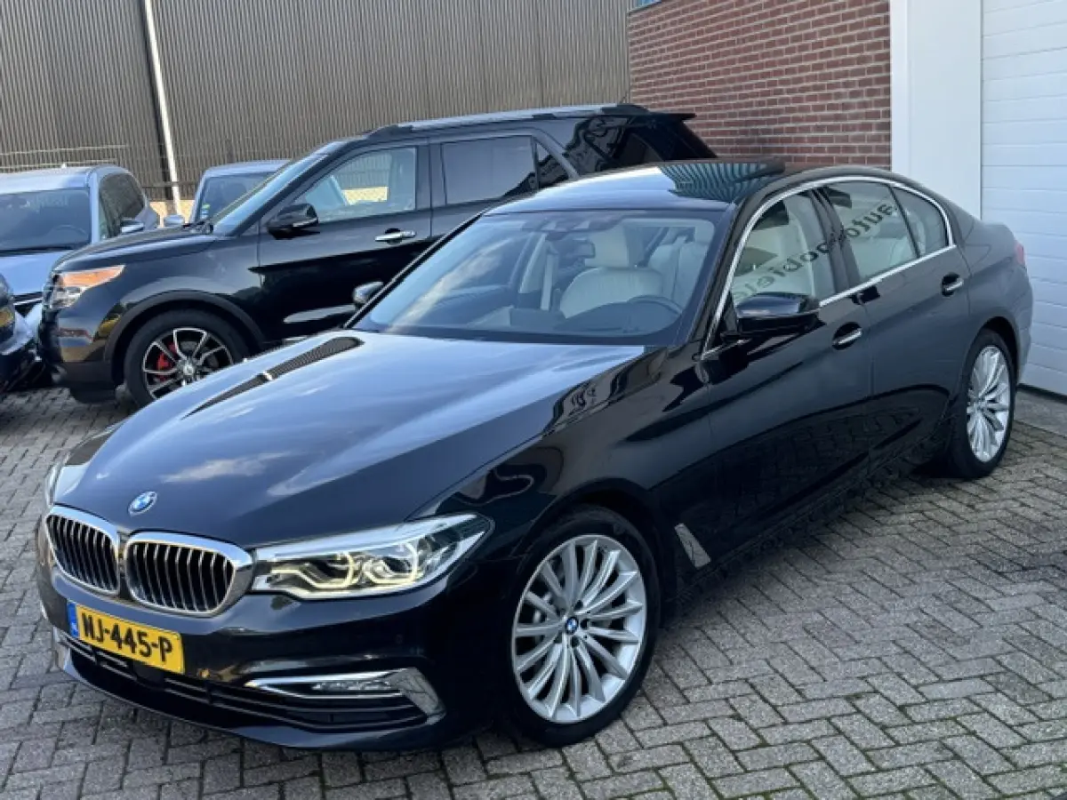 530i xDrive High Executive Luxury - Trekhaak-BTW -Schuifdak - 360 camera - Harman kardon - Sfeerverlichting