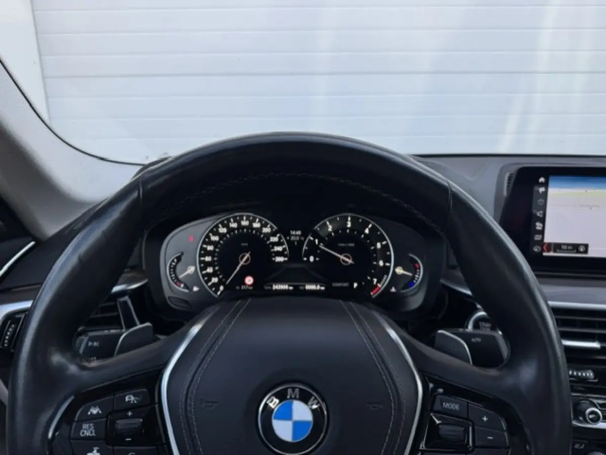 530i xDrive High Executive Luxury - Trekhaak-BTW -Schuifdak - 360 camera - Harman kardon - Sfeerverlichting