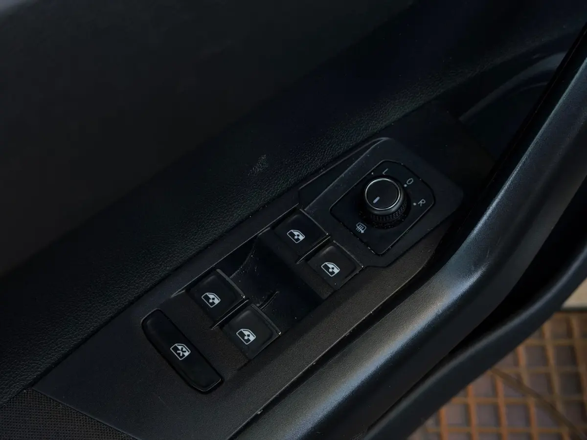 2.0 TSI GTI 200PK (CARPLAY, PARKEERSENSOREN V+A, AUTOMAAT, IQ LIGHTS, CRUISE CONTROL, BLEUTOOTH, GOED ONDH)