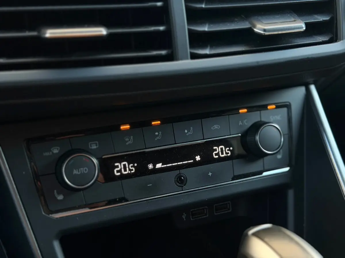 2.0 TSI GTI 200PK (CARPLAY, PARKEERSENSOREN V+A, AUTOMAAT, IQ LIGHTS, CRUISE CONTROL, BLEUTOOTH, GOED ONDH)