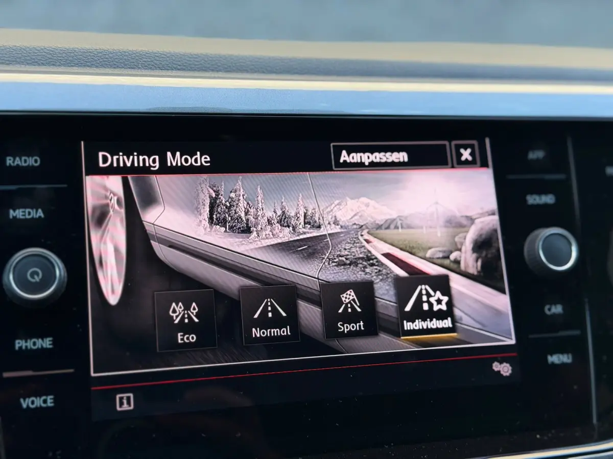 2.0 TSI GTI 200PK (CARPLAY, PARKEERSENSOREN V+A, AUTOMAAT, IQ LIGHTS, CRUISE CONTROL, BLEUTOOTH, GOED ONDH)