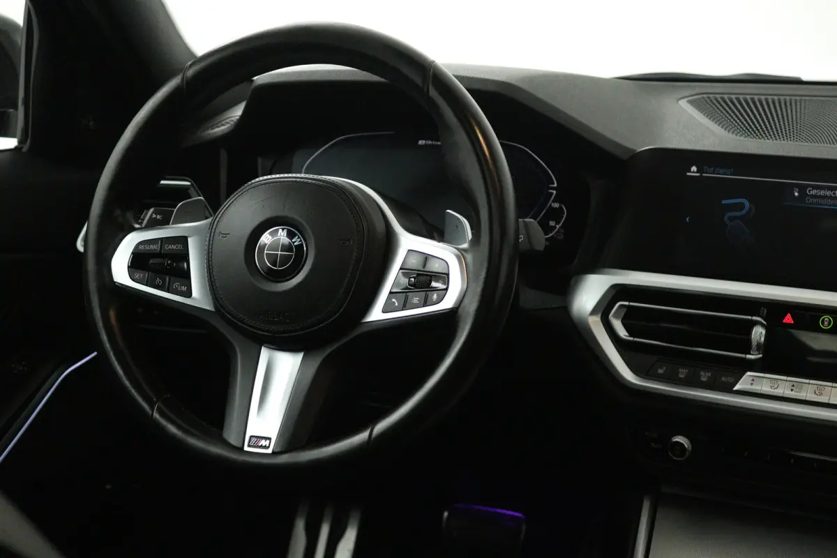 330e Edition M Sport Plus (PANORAMADAK, STOELVERWARMING, CARPLAY, CAMERA, DEALER ONDERHOUDEN)