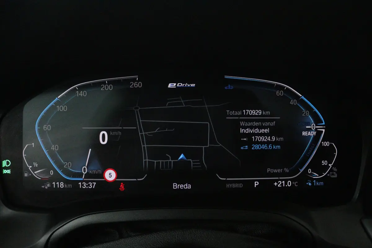 330e Edition M Sport Plus (PANORAMADAK, STOELVERWARMING, CARPLAY, CAMERA, DEALER ONDERHOUDEN)