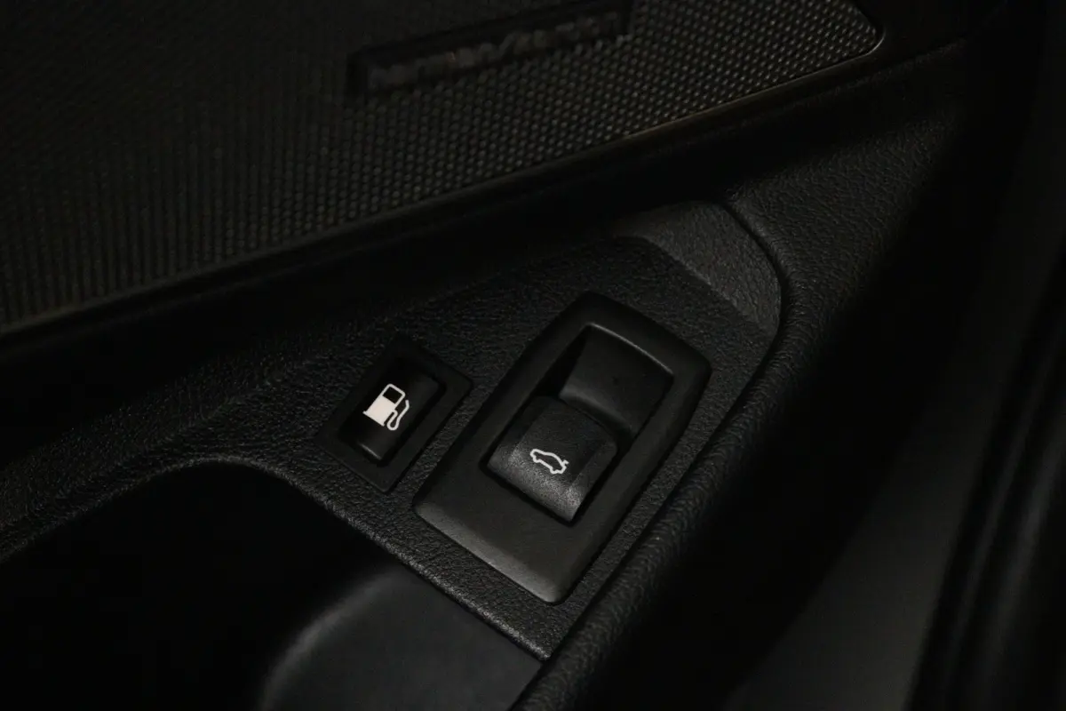 330e Edition M Sport Plus (PANORAMADAK, STOELVERWARMING, CARPLAY, CAMERA, DEALER ONDERHOUDEN)