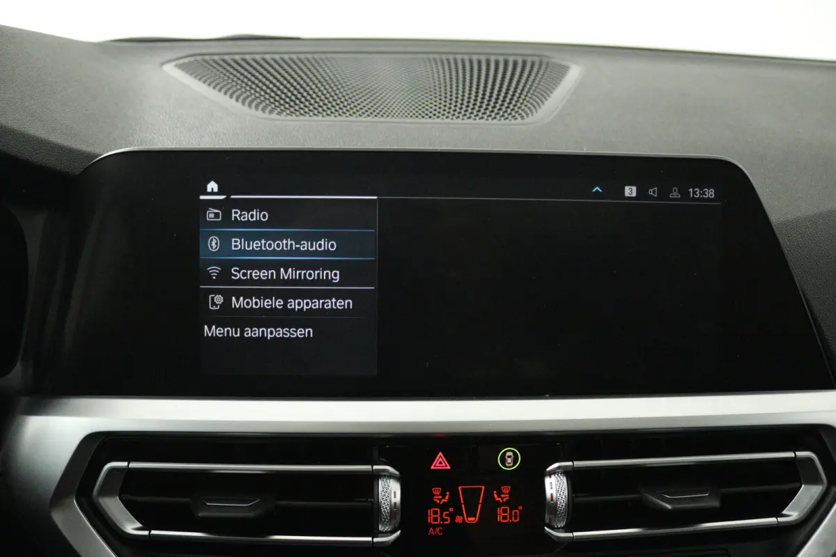 330e Edition M Sport Plus (PANORAMADAK, STOELVERWARMING, CARPLAY, CAMERA, DEALER ONDERHOUDEN)