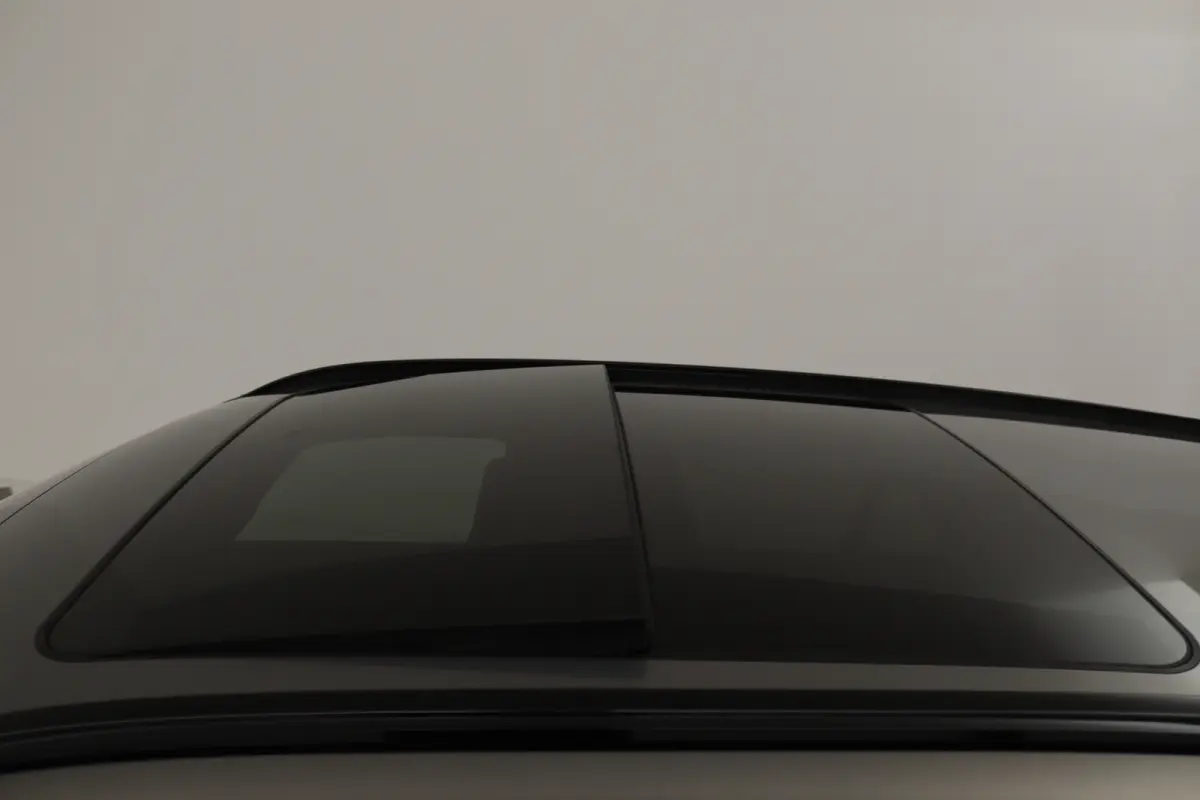 330e Edition M Sport Plus (PANORAMADAK, STOELVERWARMING, CARPLAY, CAMERA, DEALER ONDERHOUDEN)