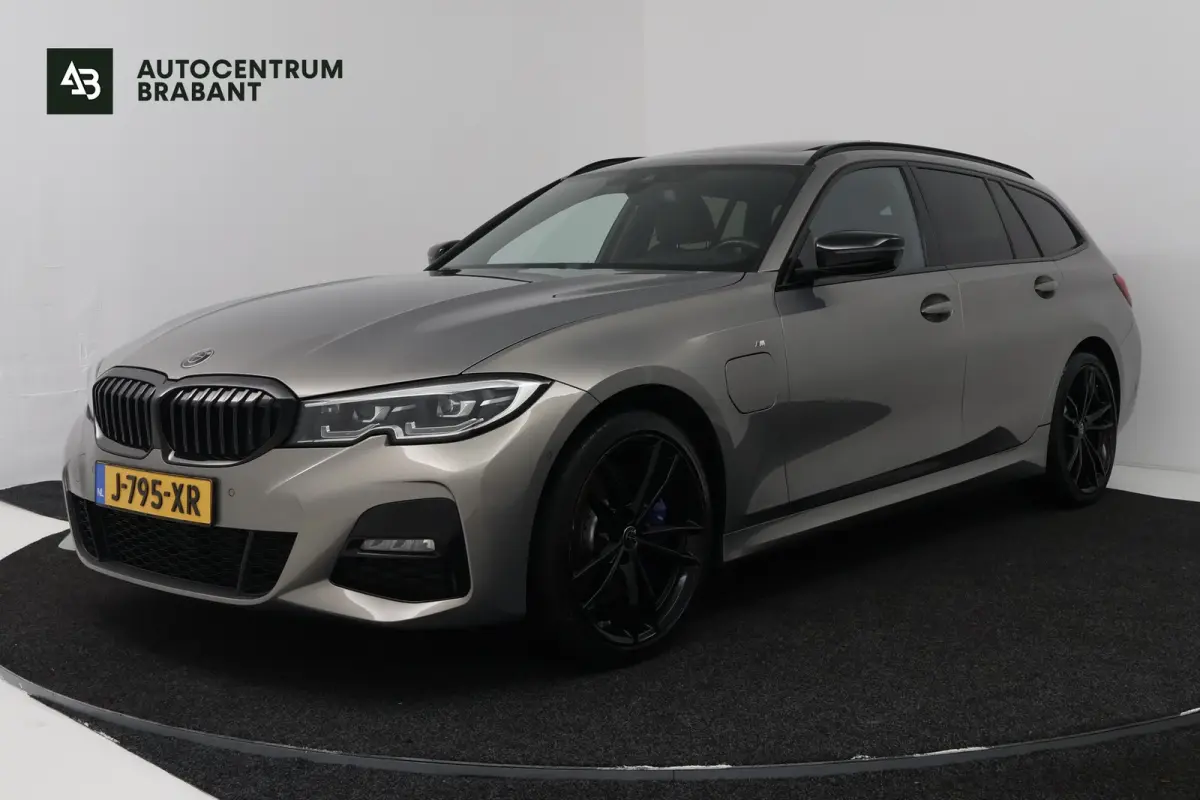 330e Edition M Sport Plus (PANORAMADAK, STOELVERWARMING, CARPLAY, CAMERA, DEALER ONDERHOUDEN)