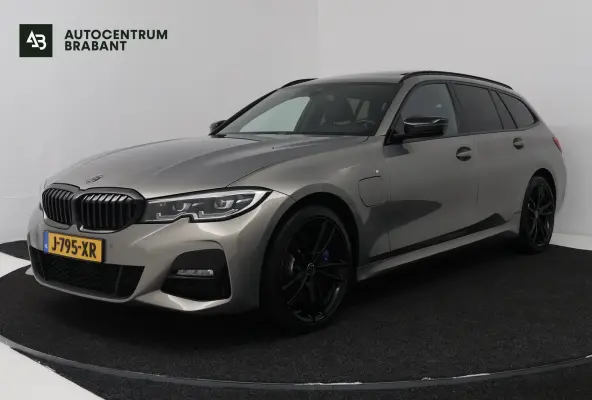 330e Edition M Sport Plus (PANORAMADAK, STOELVERWARMING, CARPLAY, CAMERA, DEALER ONDERHOUDEN)