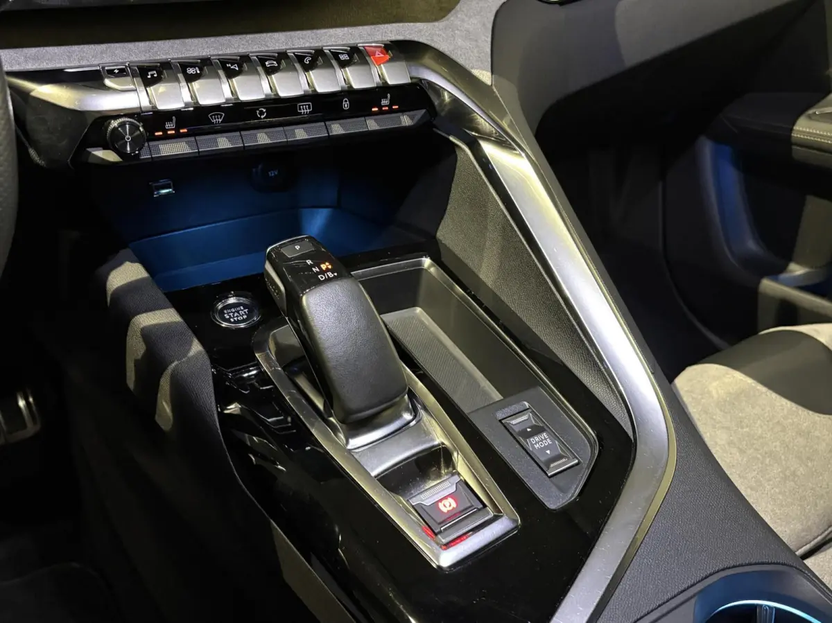 1.6 HYbrid 225 GT|Black Pack|19 inch|Memory|360|FOCAL|Carplay|Navi|PDC|ACC|Side assist|Lane Assist|
