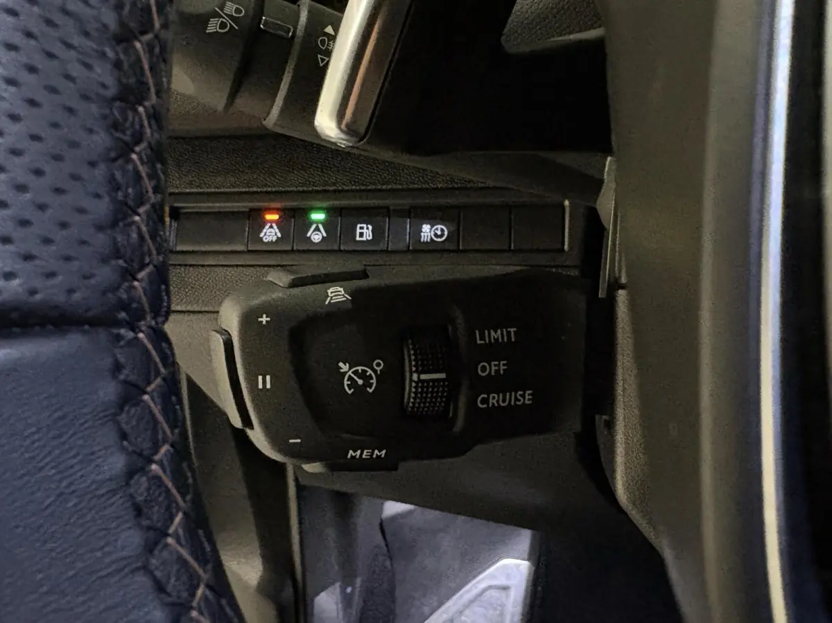 1.6 HYbrid 225 GT|Black Pack|19 inch|Memory|360|FOCAL|Carplay|Navi|PDC|ACC|Side assist|Lane Assist|