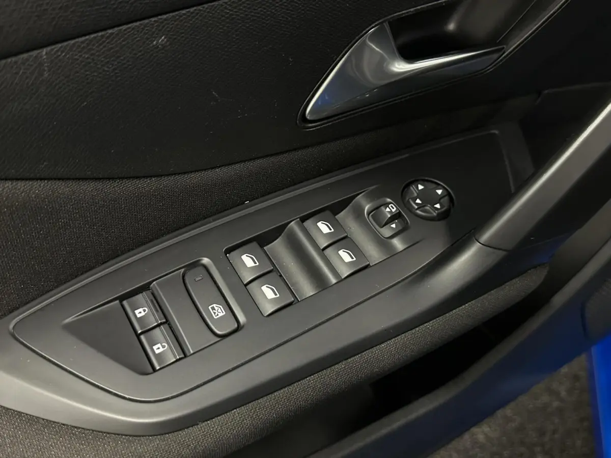 1.2 PureTech Active Pack Business NAVI CARPLAY CRUISE ECC.