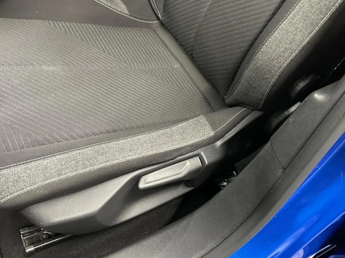 1.2 PureTech Active Pack Business NAVI CARPLAY CRUISE ECC.