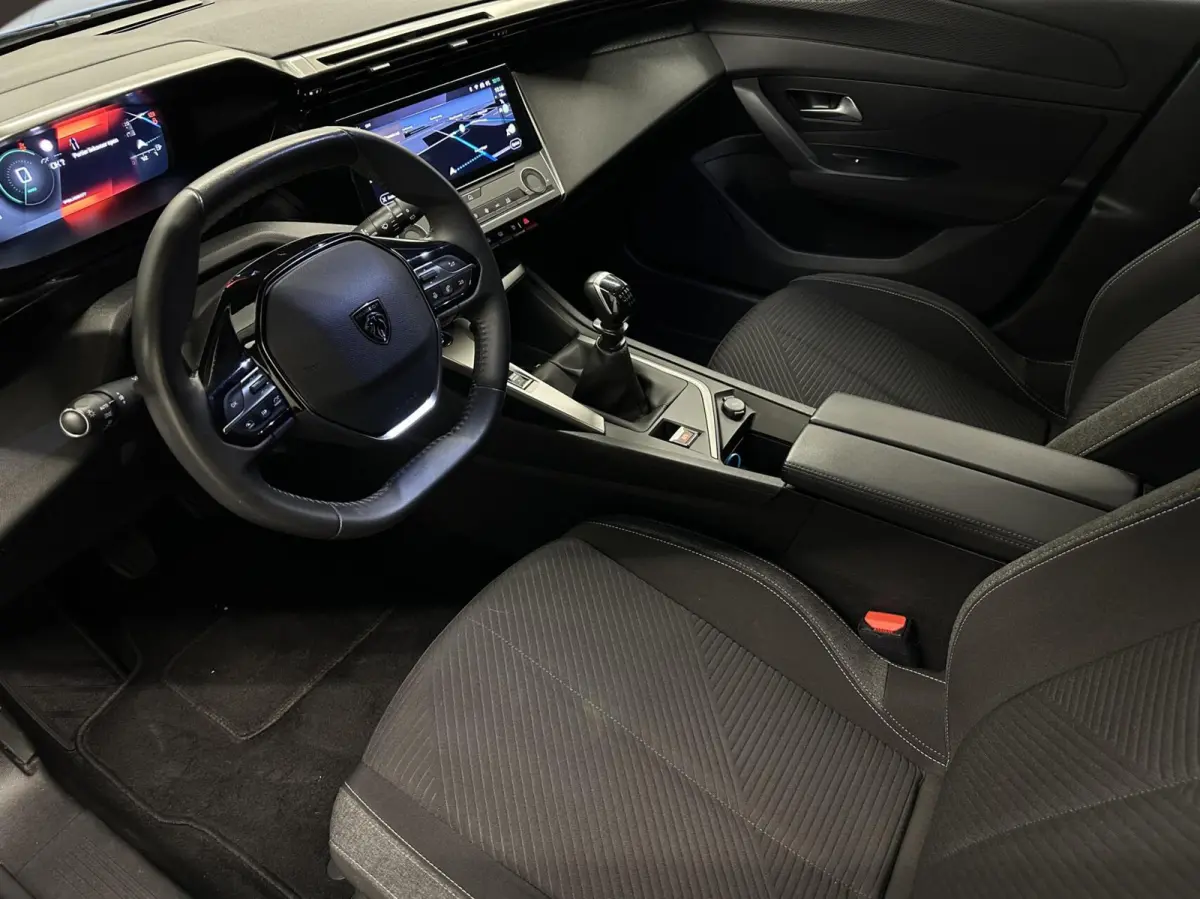 1.2 PureTech Active Pack Business NAVI CARPLAY CRUISE ECC.