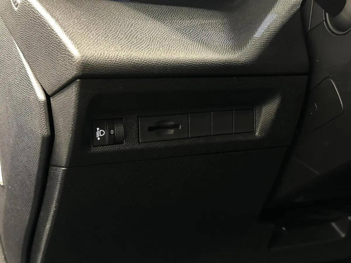 1.2 PureTech Active Pack Business NAVI CARPLAY CRUISE ECC.