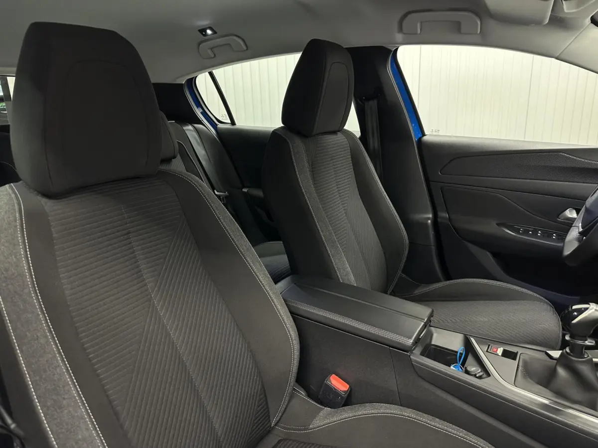 1.2 PureTech Active Pack Business NAVI CARPLAY CRUISE ECC.