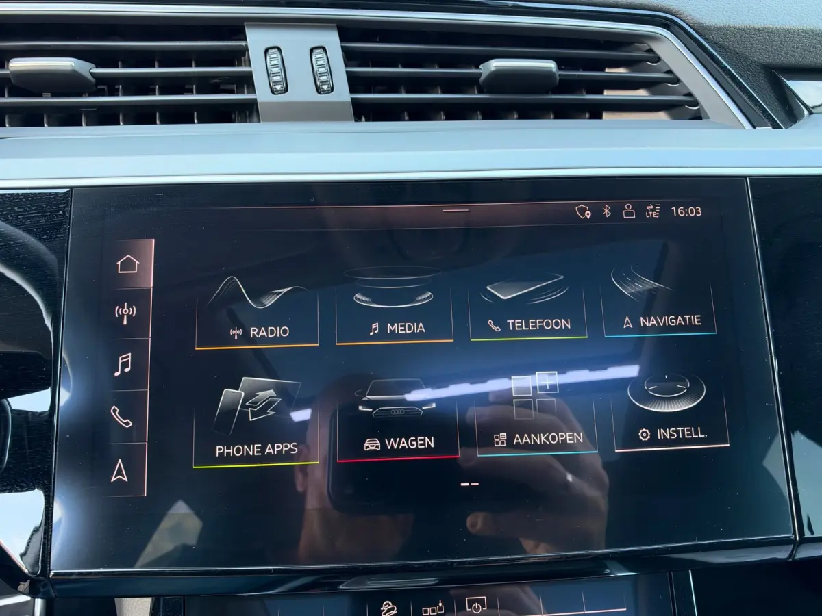 E-tron 50 Quattro Launch Edition plus 71 kWh