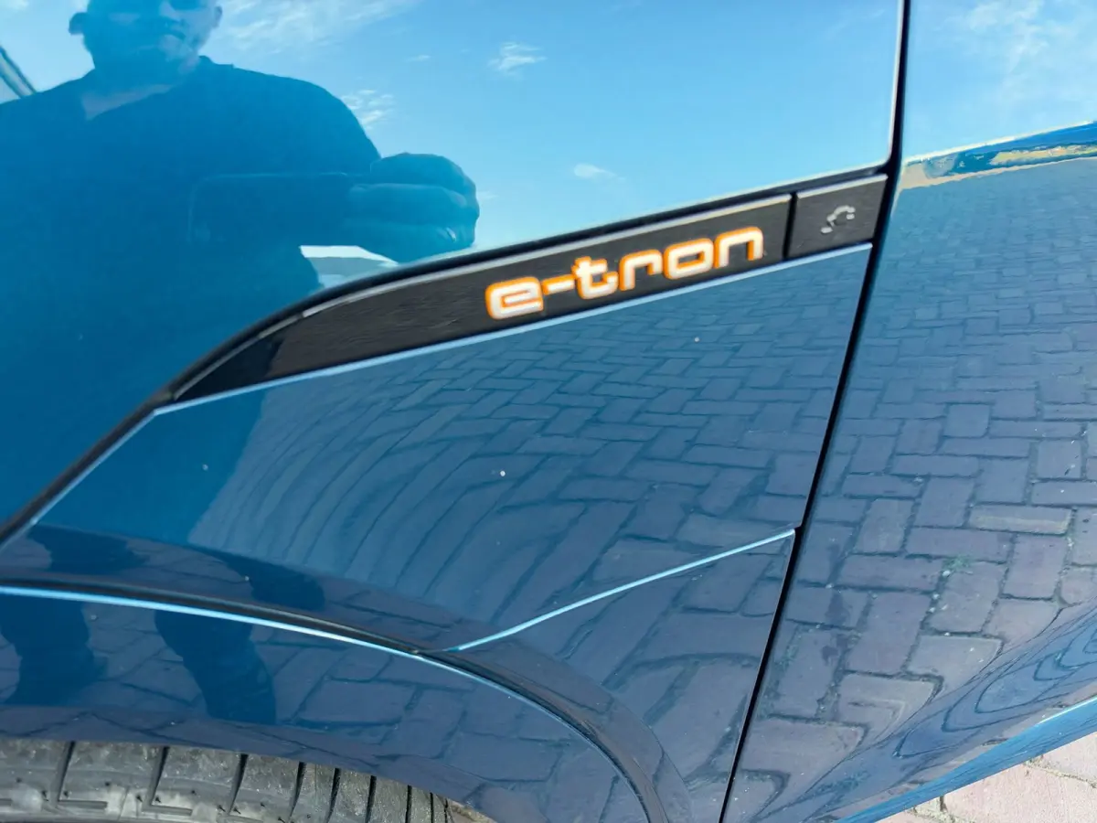 E-tron 50 Quattro Launch Edition plus 71 kWh