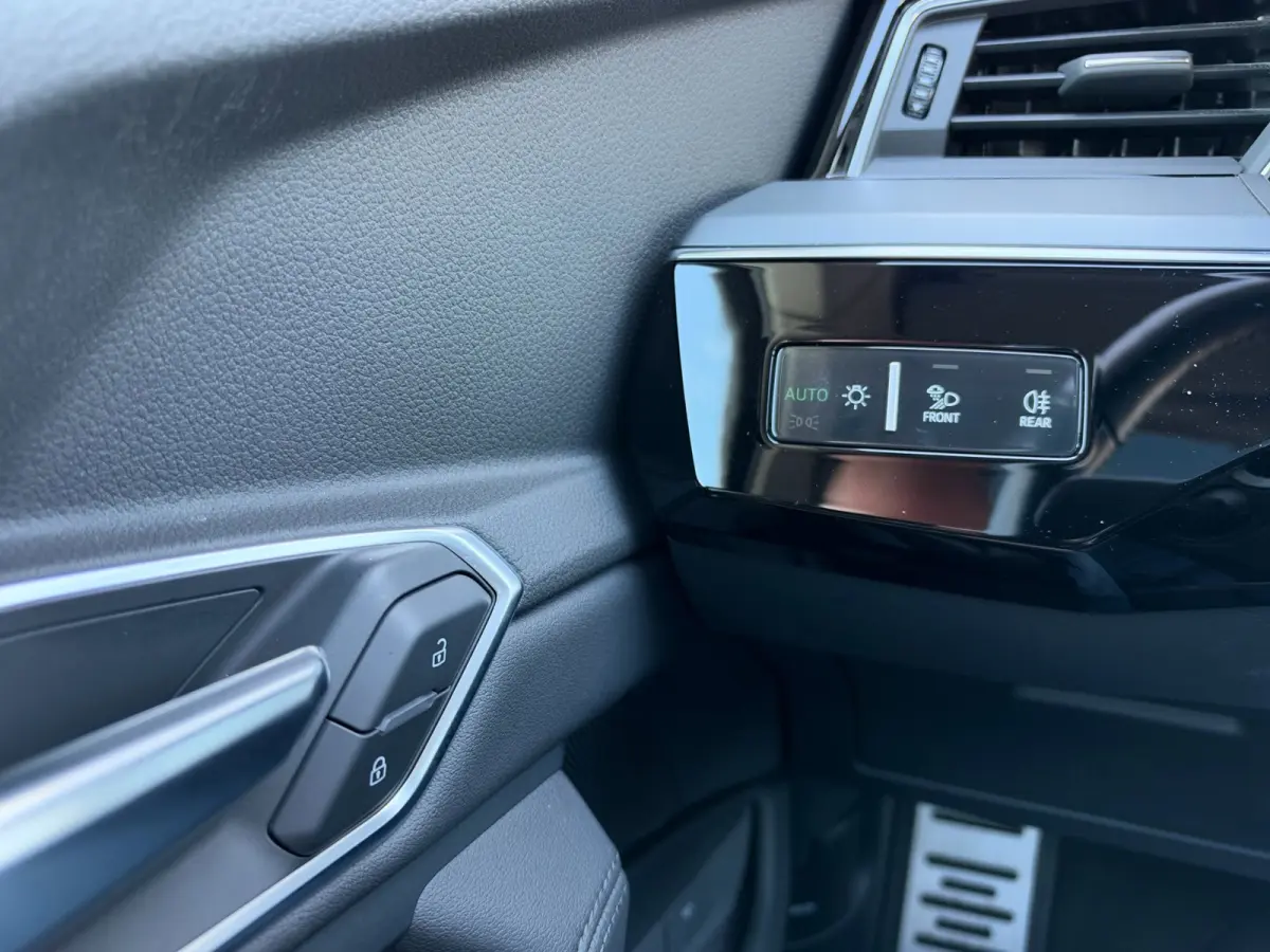 E-tron 50 Quattro Launch Edition plus 71 kWh