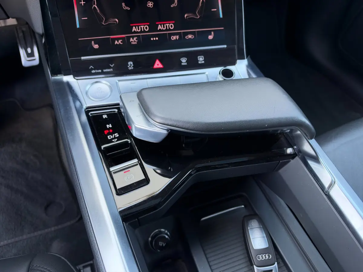 E-tron 50 Quattro Launch Edition plus 71 kWh
