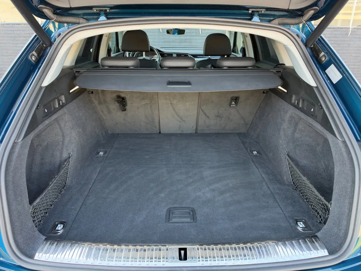 E-tron 50 Quattro Launch Edition plus 71 kWh