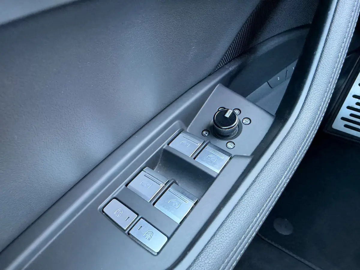 E-tron 50 Quattro Launch Edition plus 71 kWh