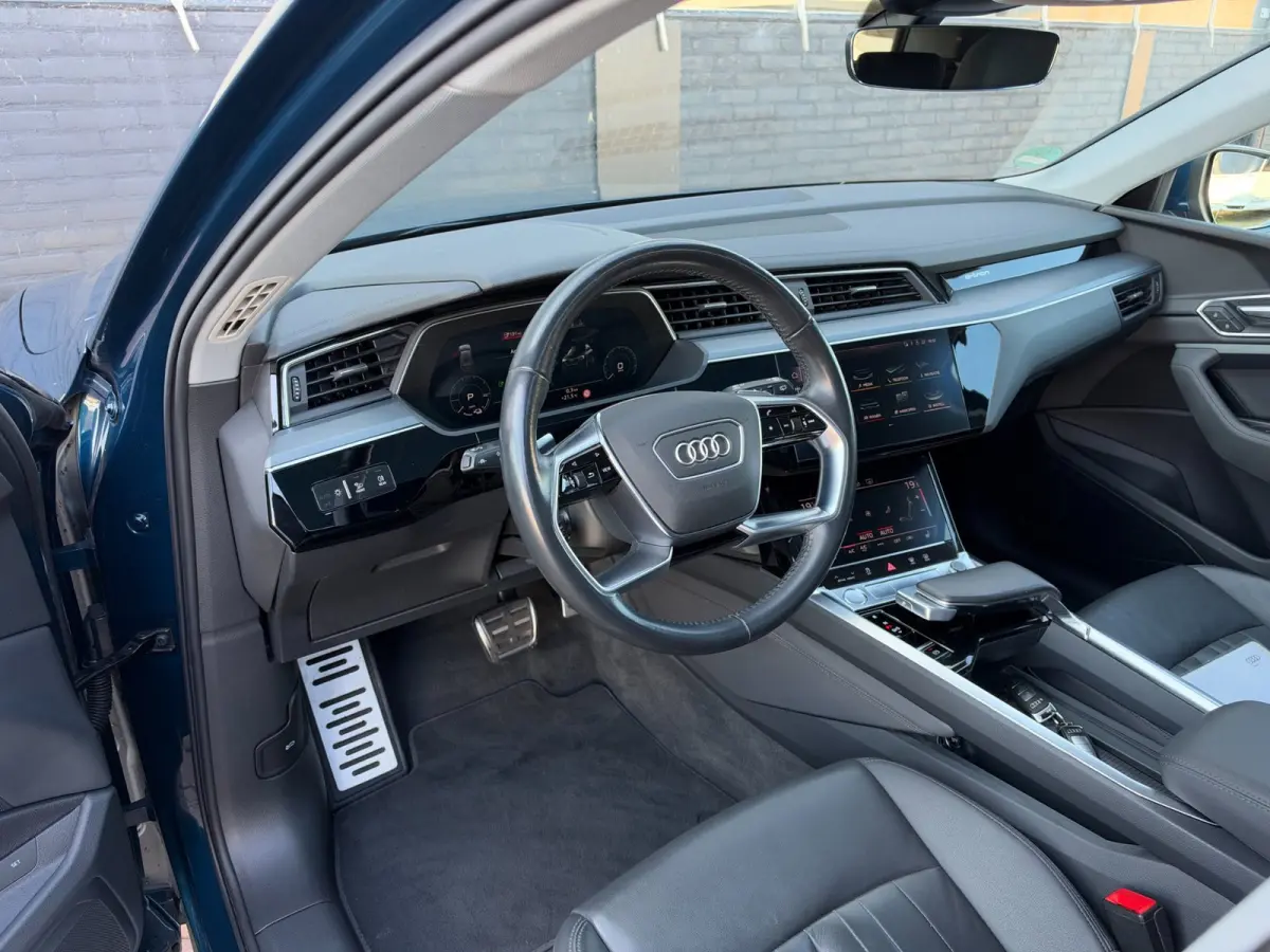 E-tron 50 Quattro Launch Edition plus 71 kWh