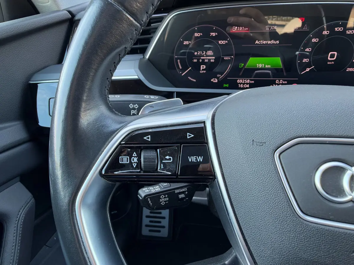 E-tron 50 Quattro Launch Edition plus 71 kWh