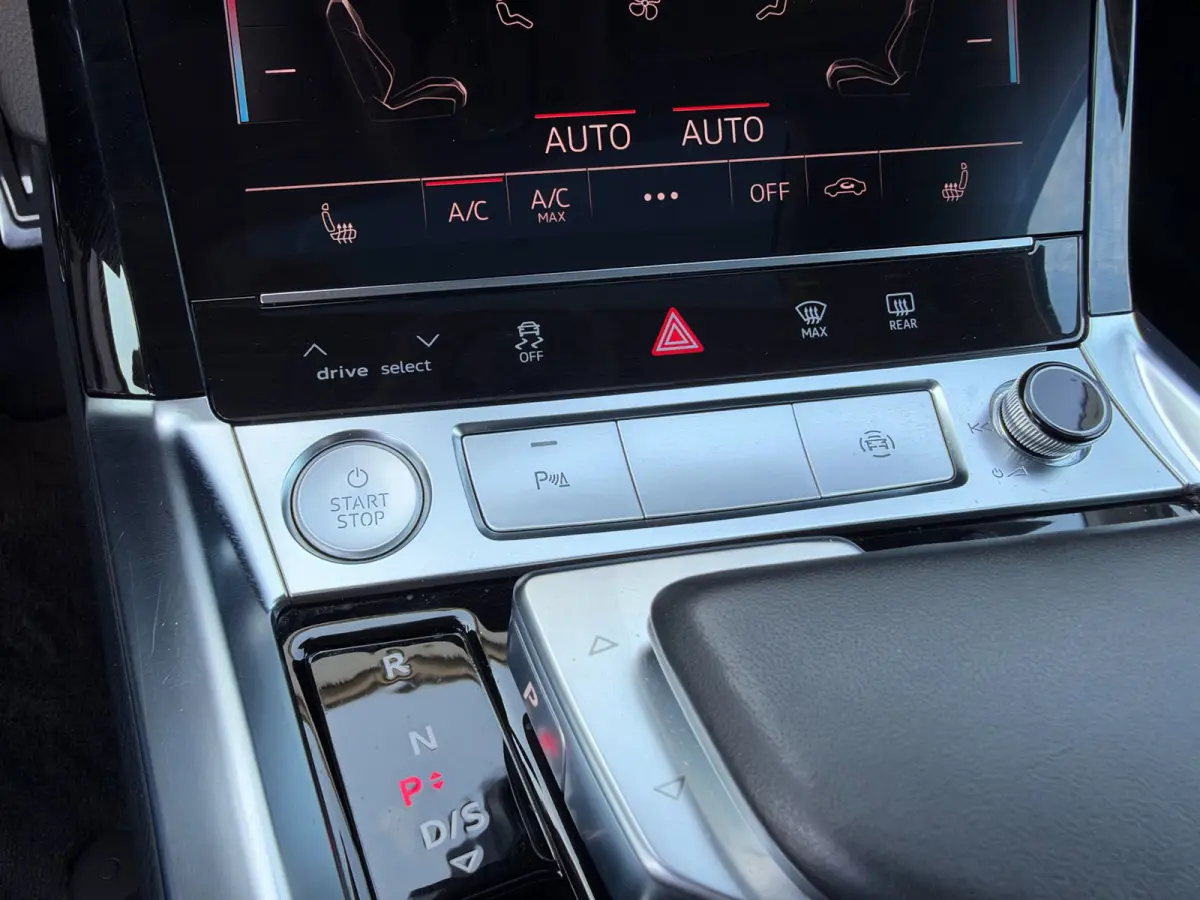 E-tron 50 Quattro Launch Edition plus 71 kWh