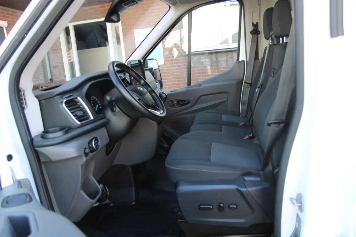 350 2.0 TDCI 130PK L3H2 Trend / Camera / App connect / Navi / 3 zits