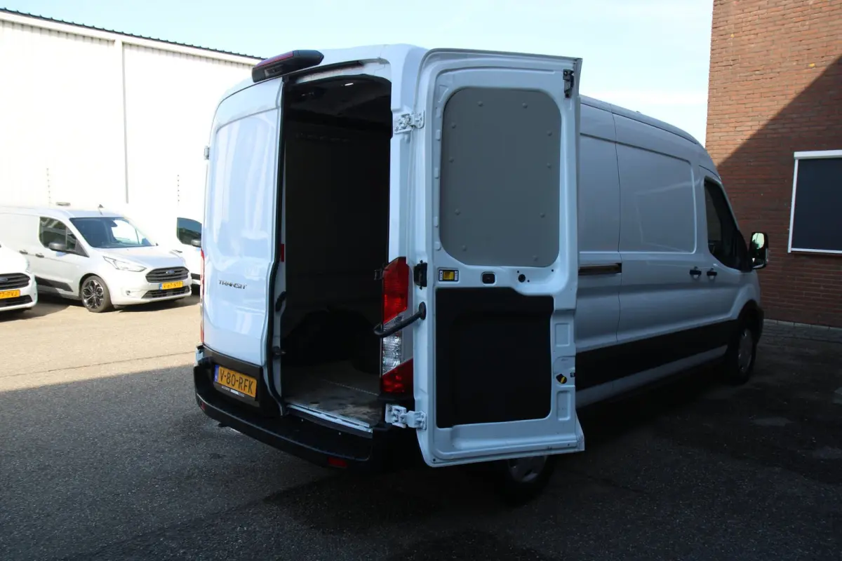 350 2.0 TDCI 130PK L3H2 Trend / Camera / App connect / Navi / 3 zits