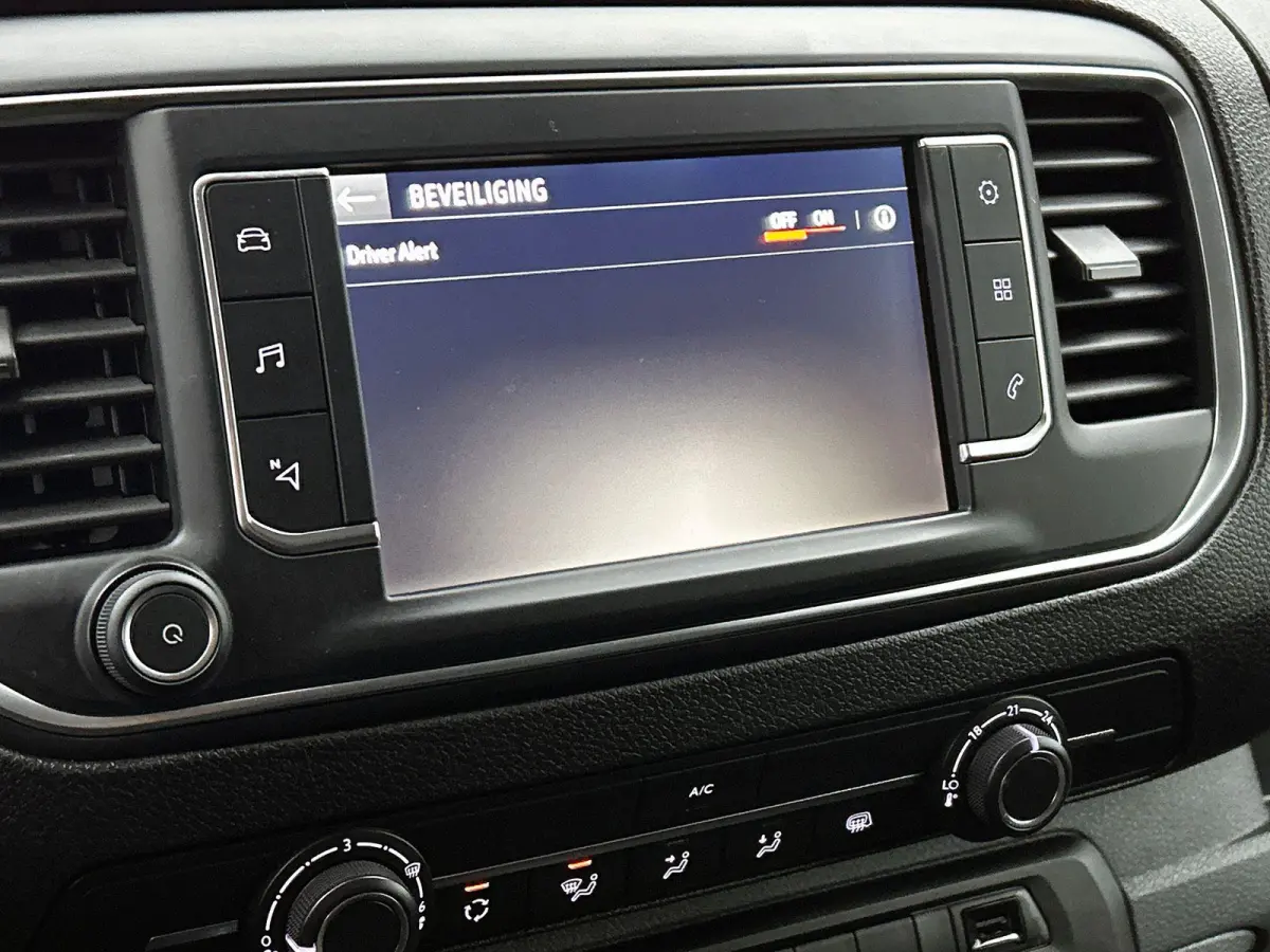 145pk Automaat L3H1 Navigatie Camera Trekhaak Apple carplay Parkeersensoren Cruise control