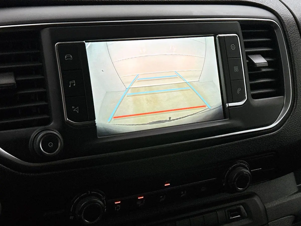 145pk Automaat L3H1 Navigatie Camera Trekhaak Apple carplay Parkeersensoren Cruise control