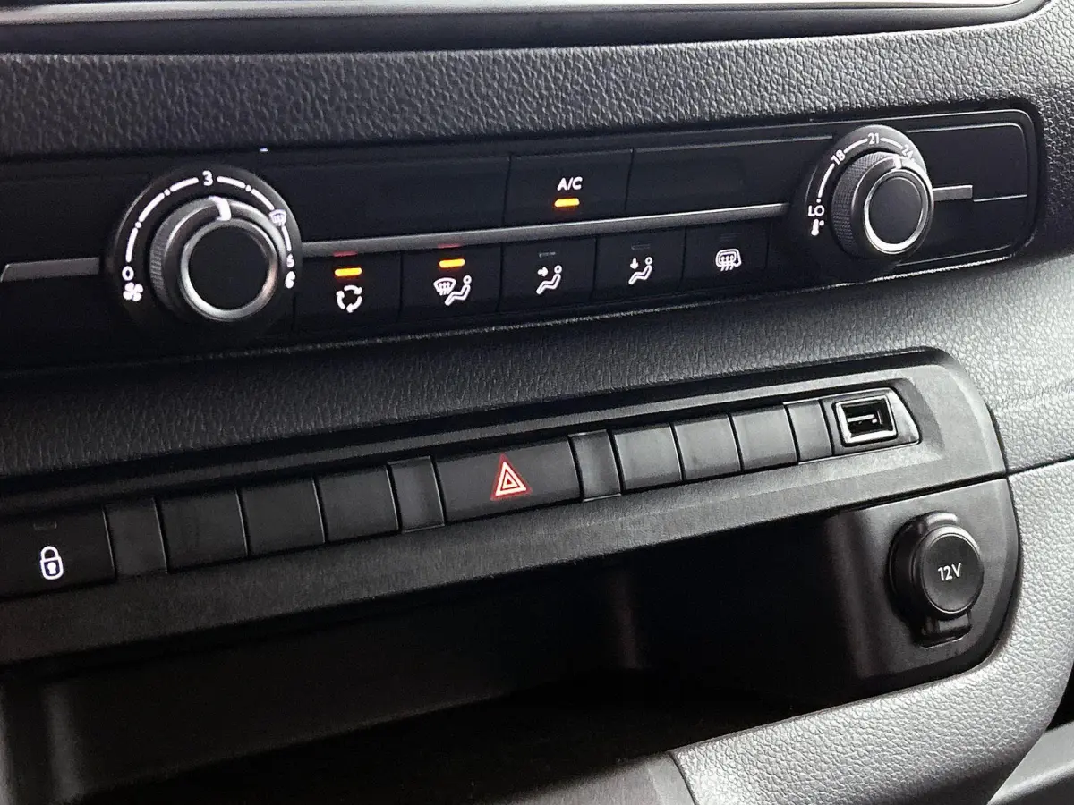 145pk Automaat L3H1 Navigatie Camera Trekhaak Apple carplay Parkeersensoren Cruise control