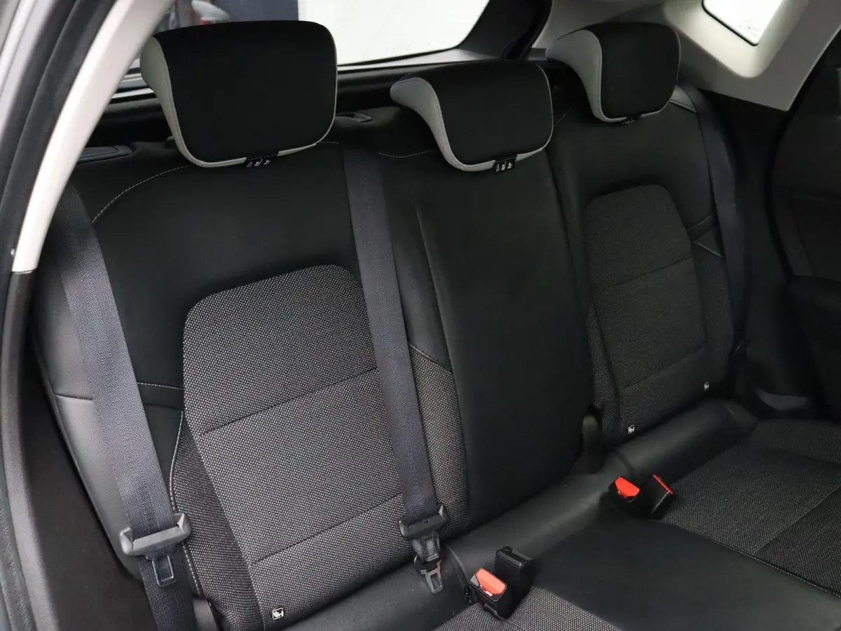 1.6 E-Tech Hybrid 145 Techno | Achteruitrijcamera | Climate Control | Parkeersensoren Voor en Achter | All season banden |