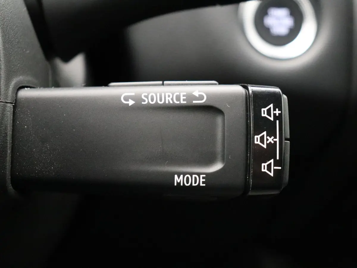 1.6 E-Tech Hybrid 145 Techno | Achteruitrijcamera | Climate Control | Parkeersensoren Voor en Achter | All season banden |