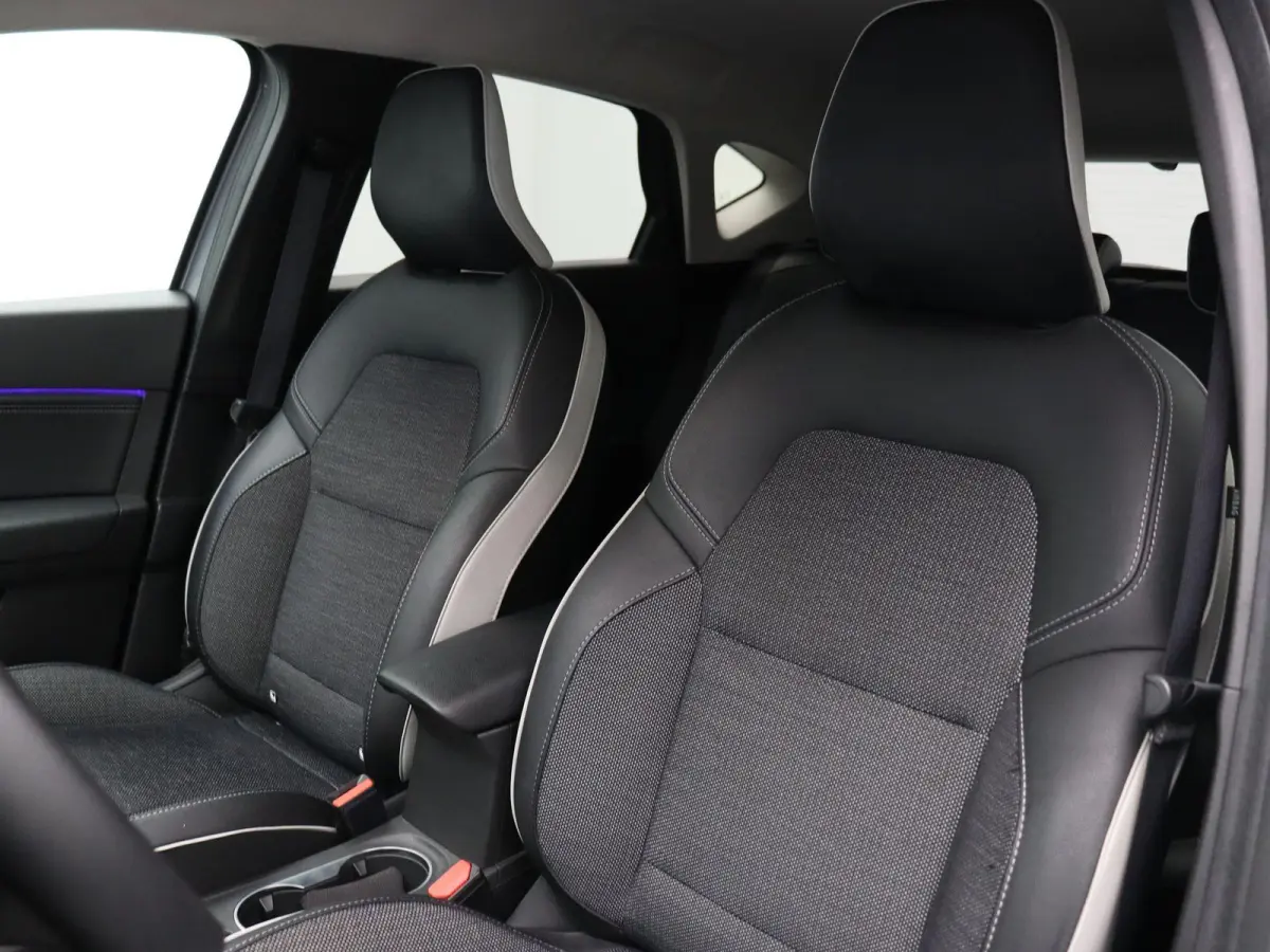 1.6 E-Tech Hybrid 145 Techno | Achteruitrijcamera | Climate Control | Parkeersensoren Voor en Achter | All season banden |